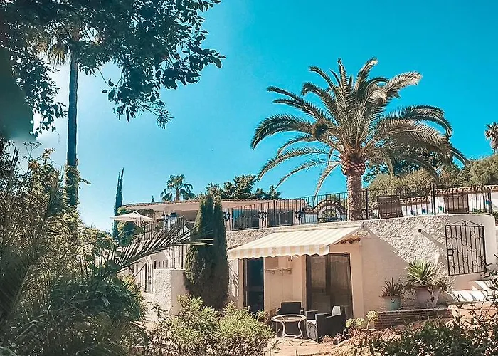 Bed & Breakfast Jardines De La Reina Boutique 4*