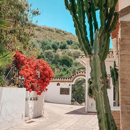 לינה וארוחת בוקר Jardines De La Reina Boutique מארבלה
