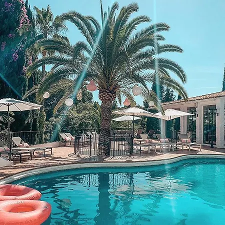 Jardines De La Reina Boutique לינה וארוחת בוקר 3*