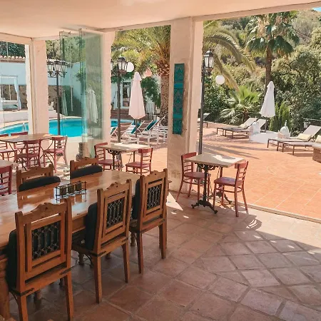 Jardines De La Reina Boutique מארבלה