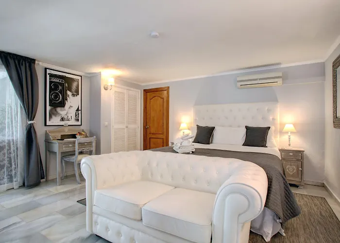 Jardines De La Reina Boutique Oda ve Kahvaltı Marbella